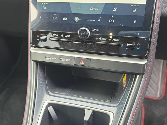 Lexus LBX 1.5 Takumi E-cvt White #25