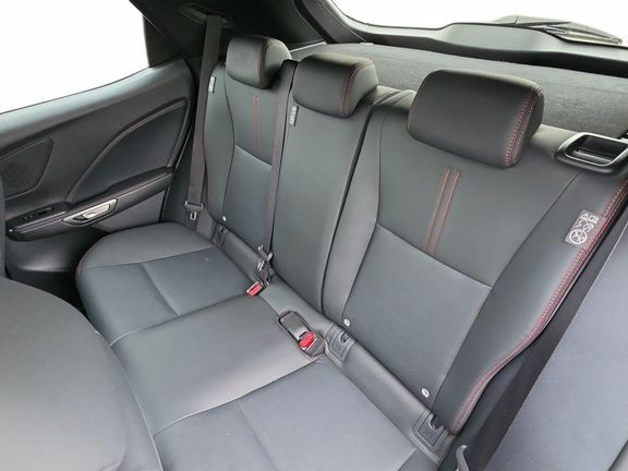 Lexus LBX 1.5 Takumi E-cvt White #17