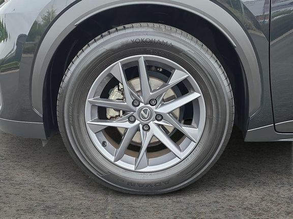 Lexus LBX 1.5 Takumi E-cvt White #9