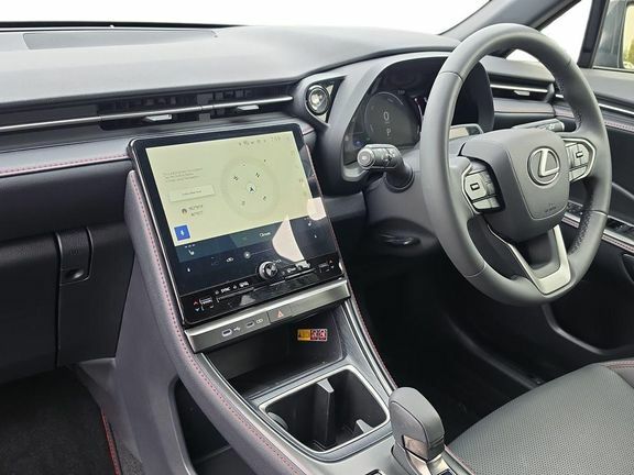 Lexus LBX 1.5 Takumi E-cvt White #15