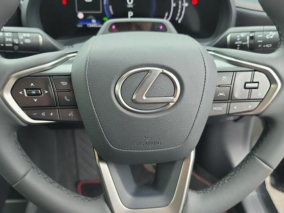 Lexus LBX 1.5 Takumi E-cvt White #35