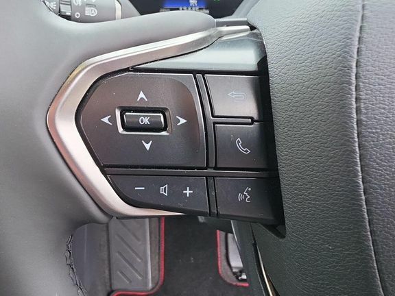 Lexus LBX 1.5 Takumi E-cvt White #31