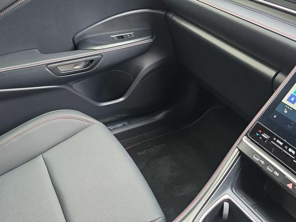 Lexus LBX 1.5 Takumi E-cvt White #30