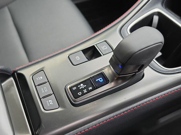 Lexus LBX 1.5 Takumi E-cvt White #27