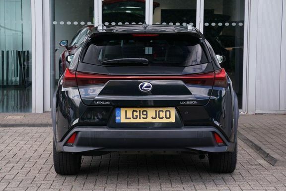 Lexus UX Takumi Black #5