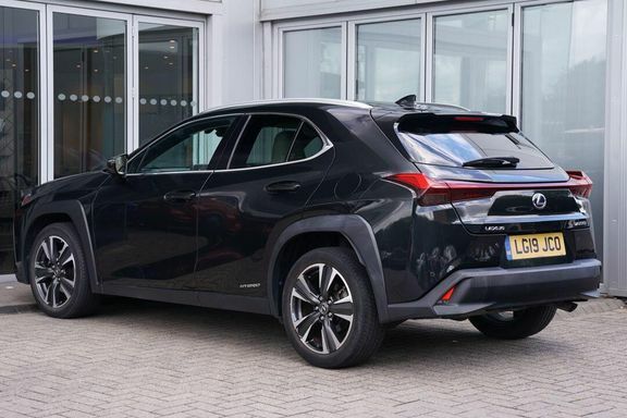 Lexus UX Takumi Black #2