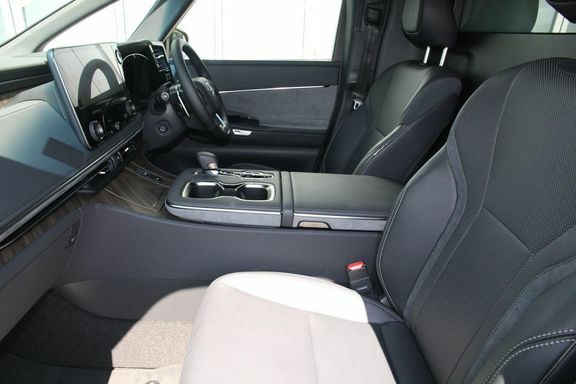 Lexus LM 350H Awd 4 Seat Takumi Silver #6