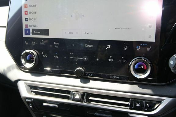 Lexus RX 2.5 450H 18.1Kwh Takumi Suv Plug-in Hy White #41