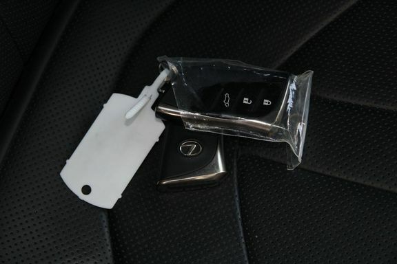 Lexus RX 2.5 450H 18.1Kwh Takumi Suv Plug-in Hy White #46