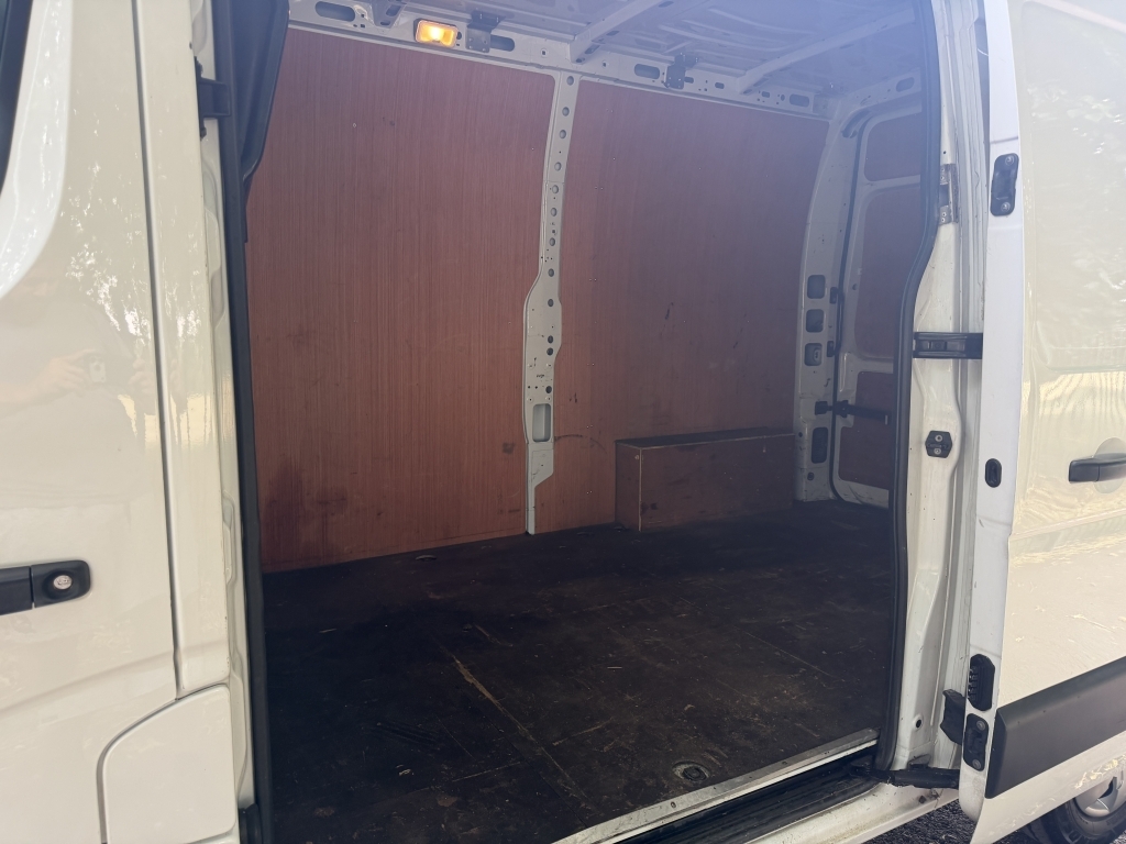 Renault Master Lm35 Blue Dci 135 Advance Medium Roof Van White #9