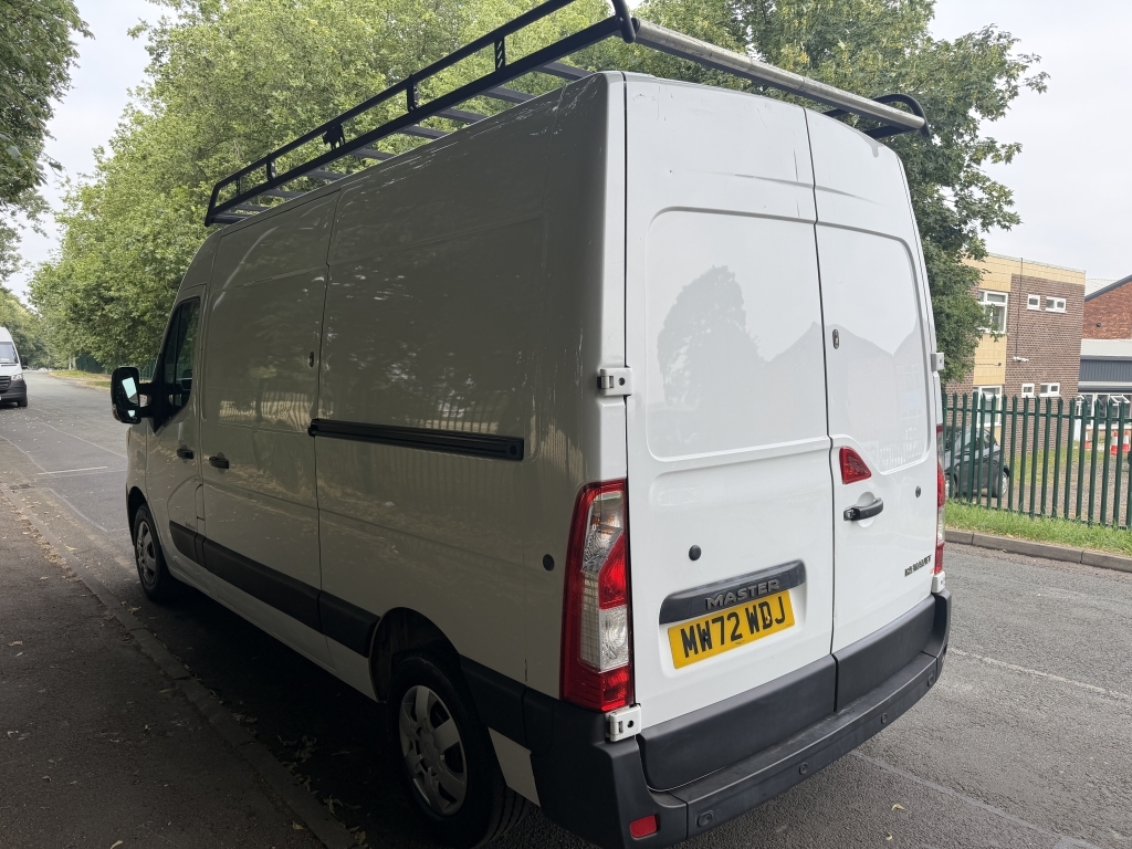 Renault Master Lm35 Blue Dci 135 Advance Medium Roof Van White #7