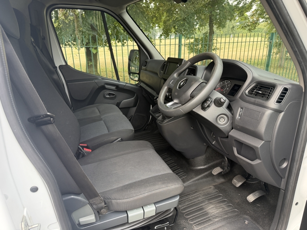 Renault Master Lm35 Blue Dci 135 Advance Medium Roof Van White #10