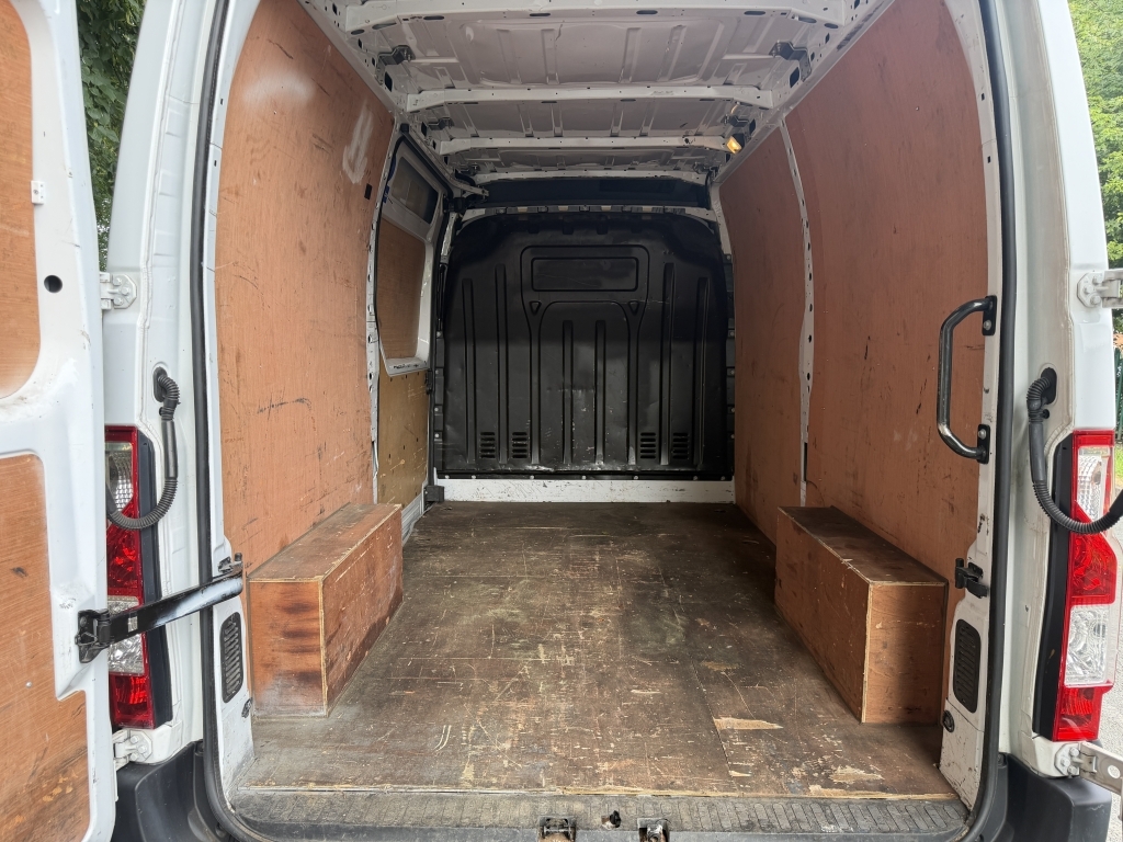 Renault Master Lm35 Blue Dci 135 Advance Medium Roof Van White #8