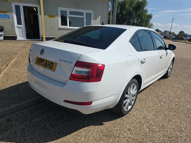 Skoda Octavia Hatchback White #9
