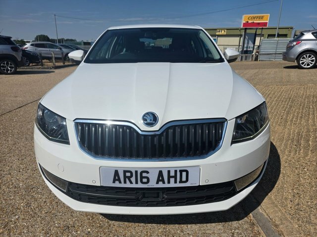 Skoda Octavia Tsi Se L Hatchback White #3