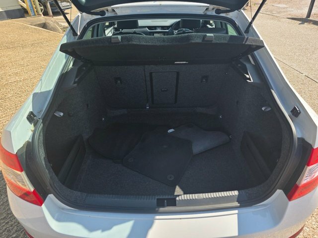 Skoda Octavia Hatchback White #8
