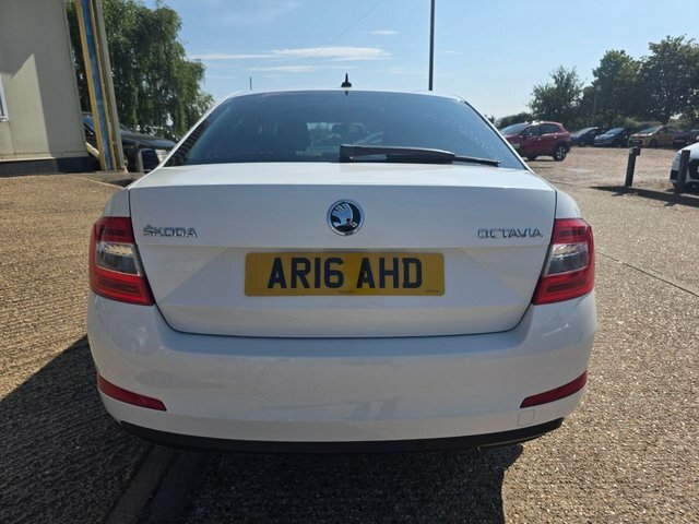 Skoda Octavia Hatchback White #7