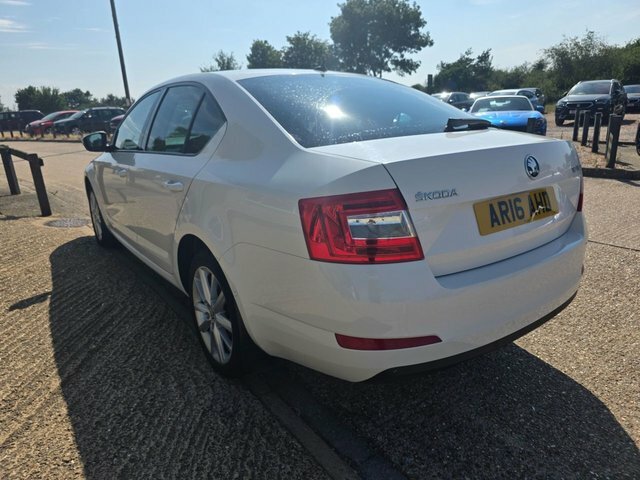 Skoda Octavia Tsi Se L Hatchback White #6