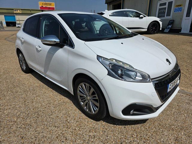 Peugeot 208 Puretech Allure Hatchback White #2
