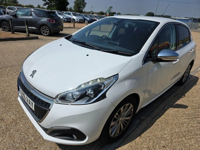 Peugeot 208 Puretech Allure Hatchback White #4