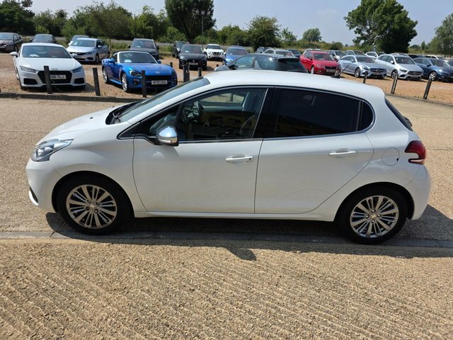 Peugeot 208 Puretech Allure Hatchback White #5