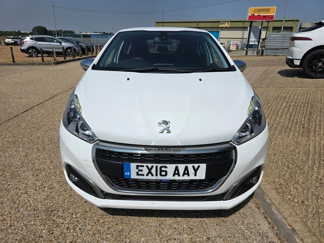 Peugeot 208 Puretech Allure Hatchback White #3