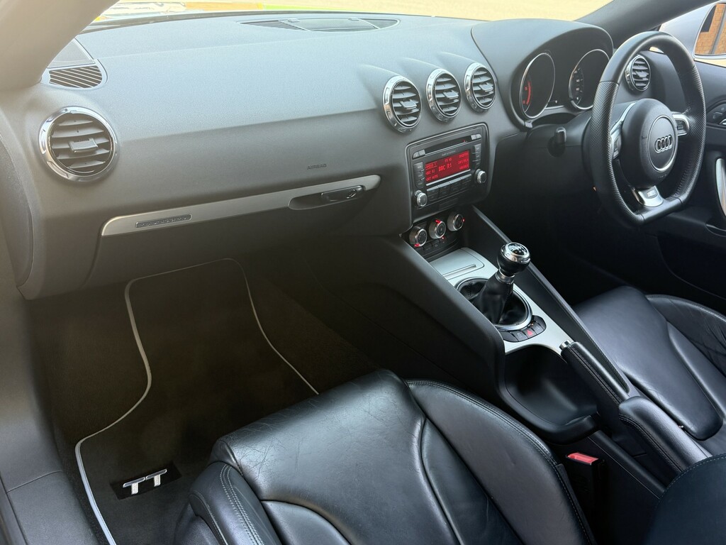 Audi TT Coupe 2.0 Tdi Black Edition Coupe Manua Silver #4