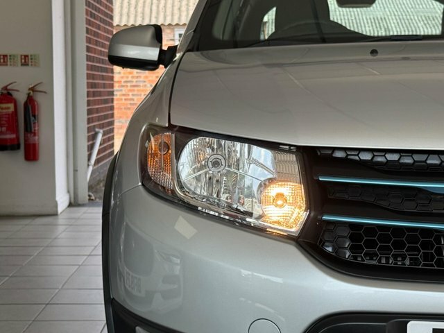 Dacia Sandero Stepway Tce Laureate Hatchback Silver #3