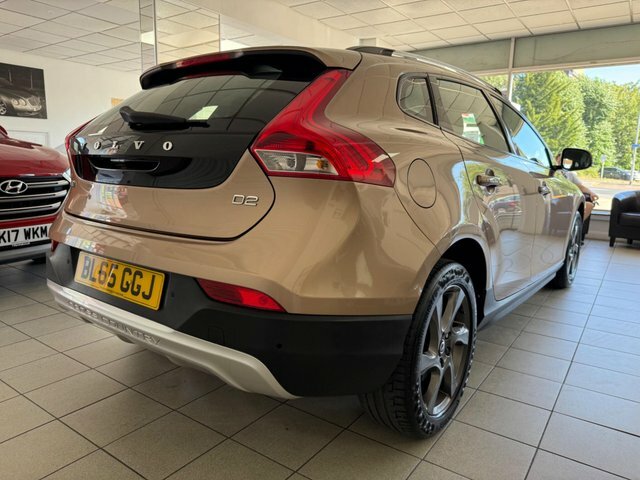Volvo V40 Cross Country D2 Se Nav Hatchback BL65GGJ Brown #4