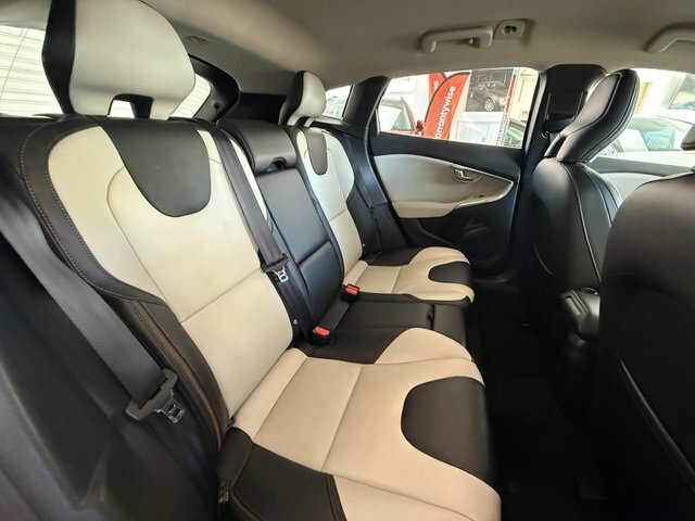 Volvo V40 Cross Country D2 Se Nav Hatchback BL65GGJ Brown #3
