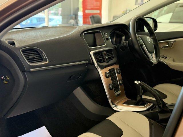 Volvo V40 Cross Country D2 Se Nav Hatchback BL65GGJ Brown #6
