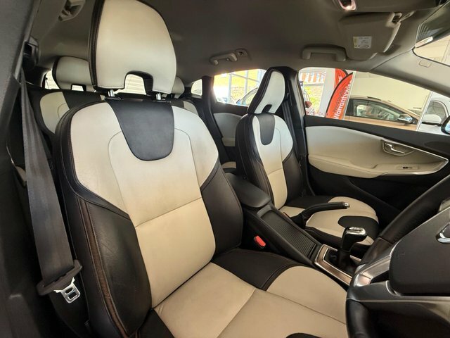 Volvo V40 Cross Country D2 Se Nav Hatchback Brown #2