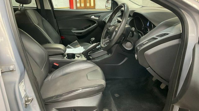 Ford Focus 1.6 Titanium Estate Euro 5 125 Silver #2