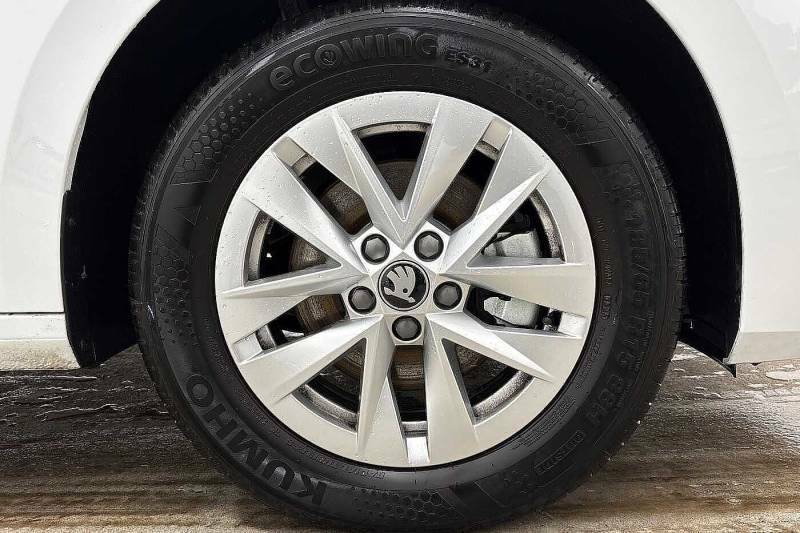 Skoda Fabia 1.0 Tsi 116 Se Edition Dsg White #5