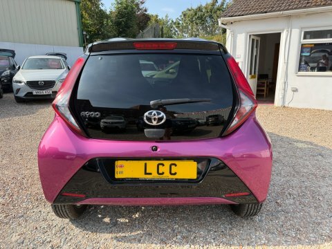 Toyota Aygo Vvt-i X-cite.5 Toyota GV19WRN Purple #3