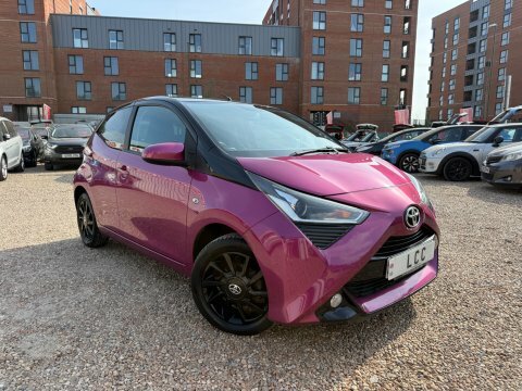 Toyota Aygo Vvt-i X-cite.5 Toyota GV19WRN Purple
