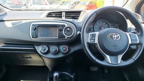 Toyota Yaris 1.33 Dual Vvt-i Trend White #11