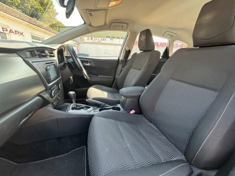 Toyota Auris D-4d Active Blue #9