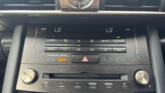 Lexus IS 2.5 300H Saloon Hybrid E-cvt Euro 6 S Blue #37