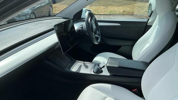 Tesla Model Y Dual Motor Long Range 4Wde MJ73ZDF White #5