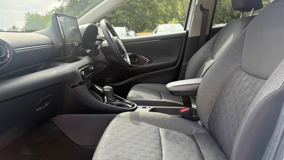 Toyota Yaris Design CY24LVJ White #5
