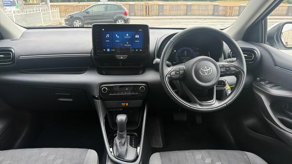 Toyota Yaris Design CY24LVJ White #6