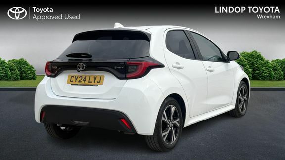 Toyota Yaris Design CY24LVJ White #2