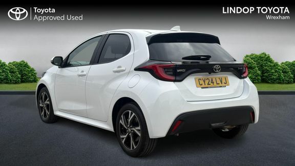 Toyota Yaris Design CY24LVJ White #4