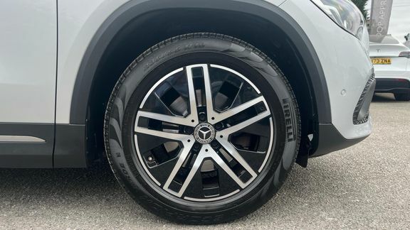 Toyota Verso Mpv Black #25