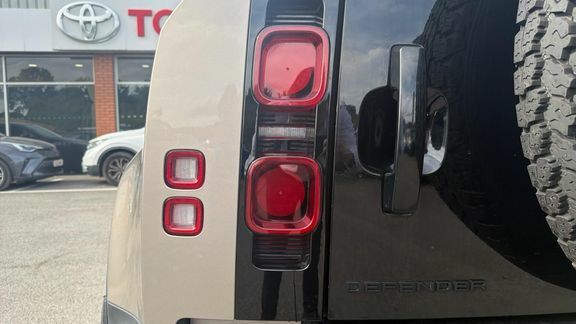 Land Rover Defender D250 Hard Top Black #20