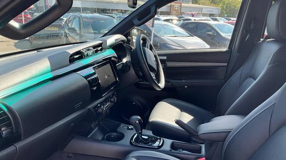 Toyota HILUX Invincible X Dc 2.8 Hybrid 48V Grey #5
