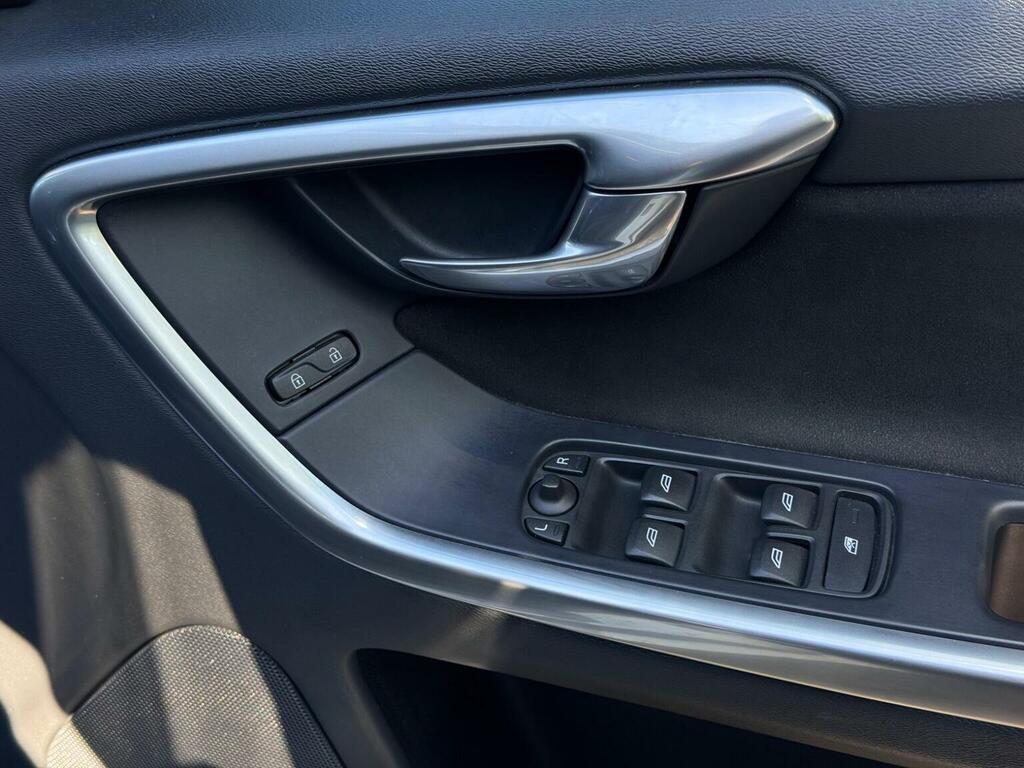 Volvo XC60 2.0 D4 R-design Nav Suv Euro 6 Black #26