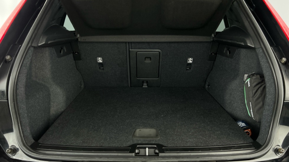 Volvo XC40 R-design, T3 DK22MVC Black #5