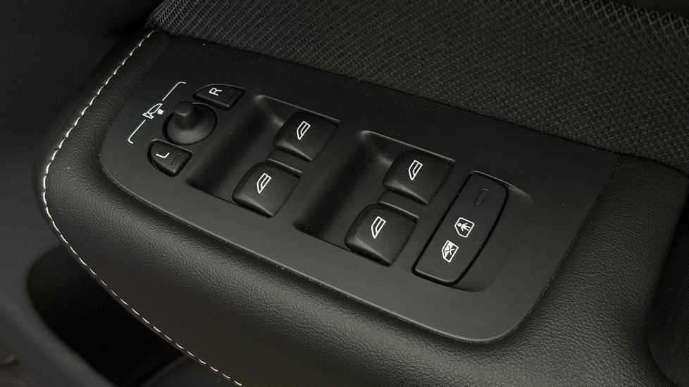 Volvo XC60 2.0 B5p Ultimate Dark Blue #25
